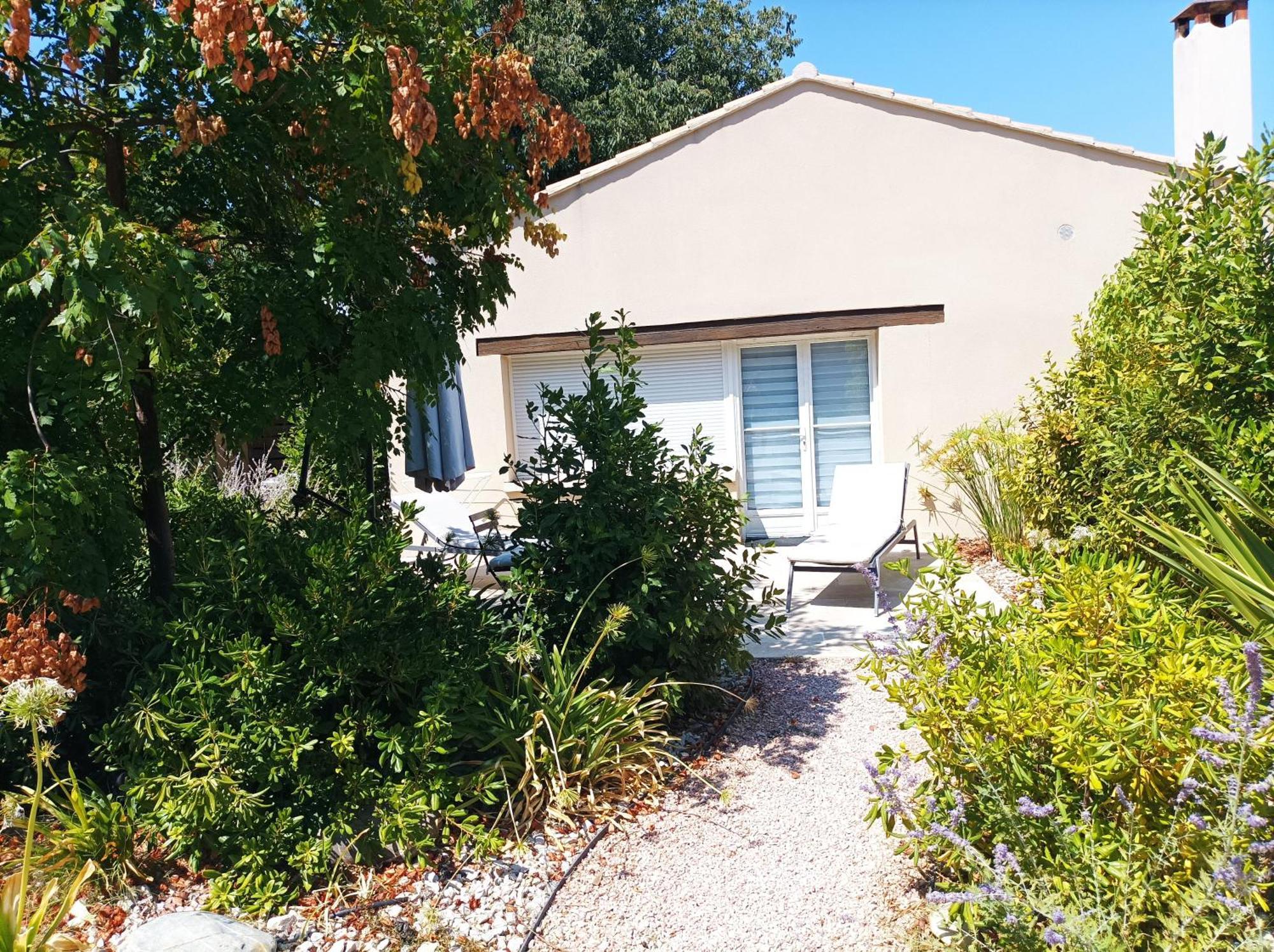 Studio"Le Petit Jas" Châteauneuf-de-Gadagne Esterno foto
